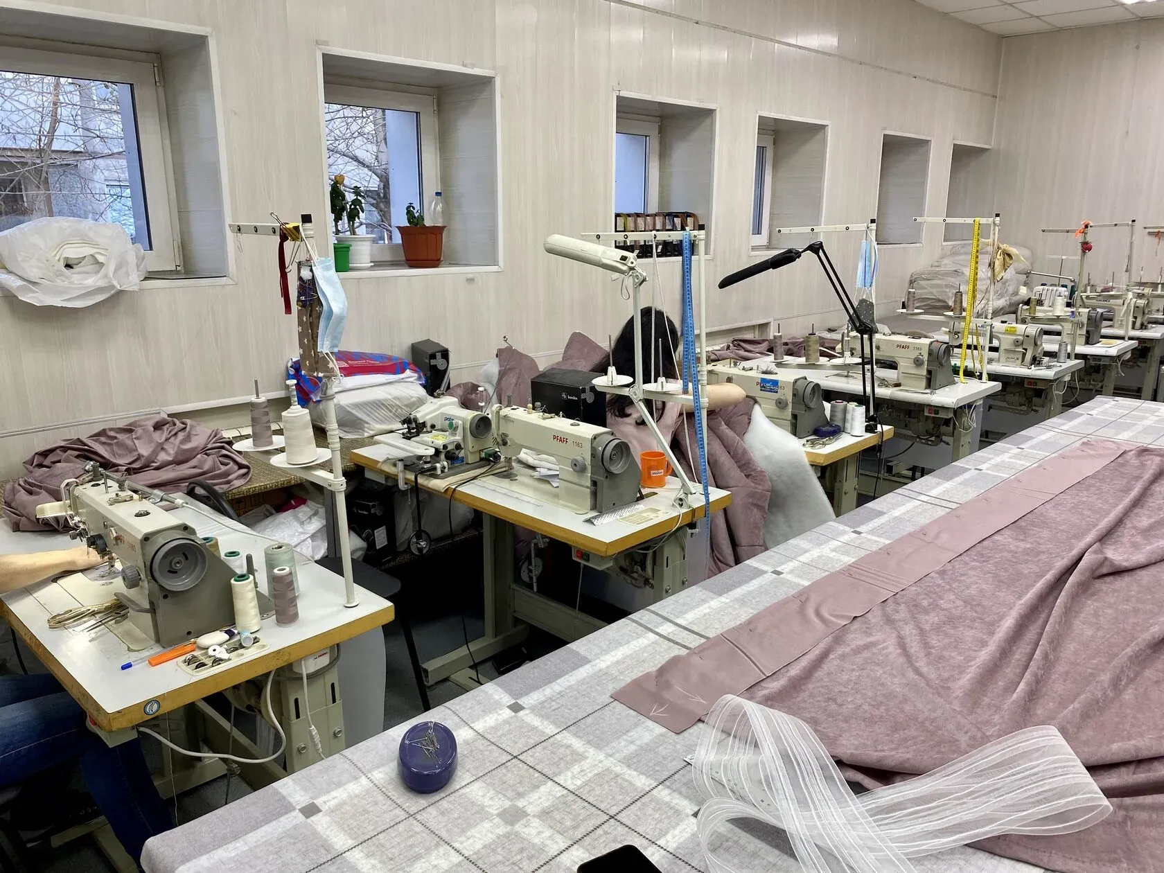 Рабочий стол и оборудование собственного ателье Le Fabric